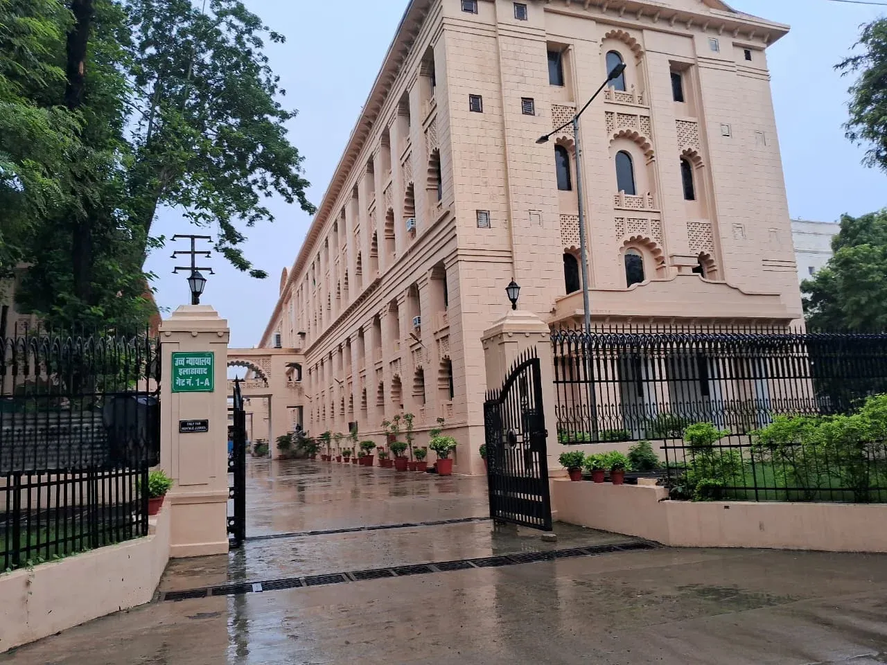 Police Cannot Detain Innocent Relatives to Force an Accused Person's Surrender, Rules Allahabad High Court