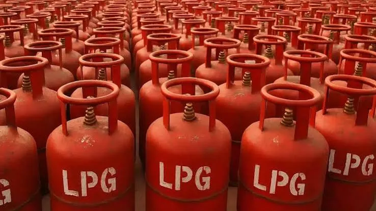 Delhi High Court Examines Mandatory Biometric Aadhaar Requirement for Subsidised Domestic LPG Cylinders