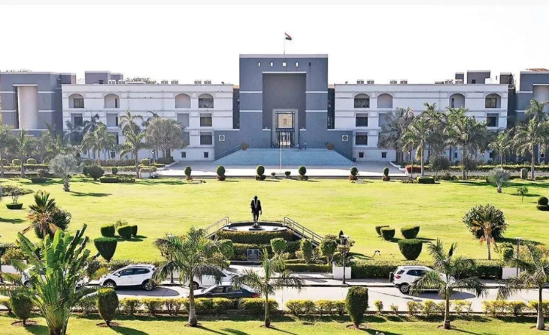Distance From Advocates and Asset Transparency Are Non-Negotiable: Gujarat High Court Upholds Magistrate’s Removal Over Proxy Phones and Undisclosed Purchases
