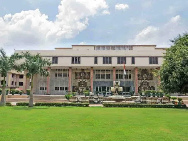 No Execution Without Stamp Duty: Delhi High Court Freezes ₹213 Crore Arbitral Payout to British Marine